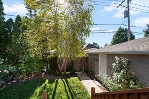 2715 W Morse Ave, Chicago, IL 60645 - Photo 35