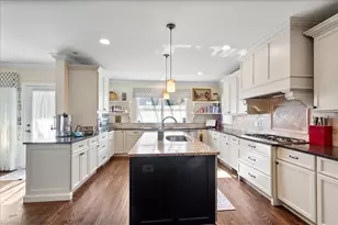 2715 W Morse Ave, Chicago, IL 60645 - Photo 11