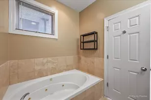 613 N Noble St, Chicago, IL 60642 - Photo 13