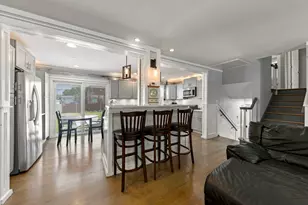 639 N Indiana St, Elmhurst, IL 60126 - Photo 5