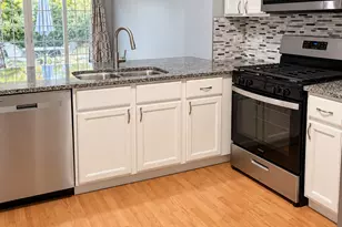 1827 Grove Ave, Schaumburg, IL 60193 - Photo 7