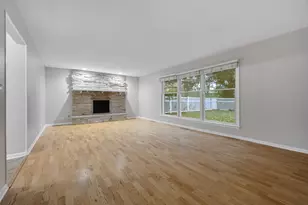 2206 W Lawrence Ln, Mount Prospect, IL 60056 - Photo 11