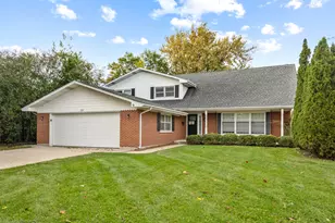 2206 W Lawrence Ln, Mount Prospect, IL 60056 - Photo 1