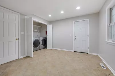2206 W Lawrence Lane, Mount Prospect, IL 60056 - Photo 13