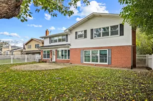 2206 W Lawrence Ln, Mount Prospect, IL 60056 - Photo 23