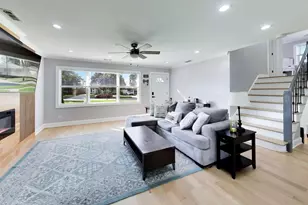 44 Cranbrook Dr, Des Plaines, IL 60016 - Photo 3