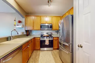 6052 Canterbury Ln, Hoffman Estates, IL 60192 - Photo 9