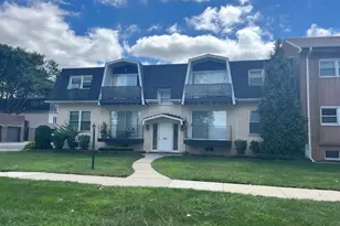 5733 W 103rd St, Oak Lawn, IL 60453 - Photo 1