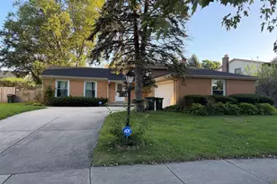 3927 Crestwood Dr, Northbrook, IL 60062 - Photo 1