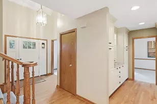 7810 Regency Grove Dr, Darien, IL 60561 - Photo 7