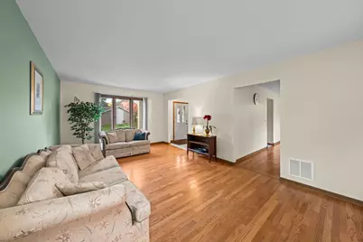 330 Ventura Club Drive, Roselle, IL 60172 - Photo 5