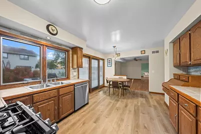 330 Ventura Club Drive, Roselle, IL 60172 - Photo 9