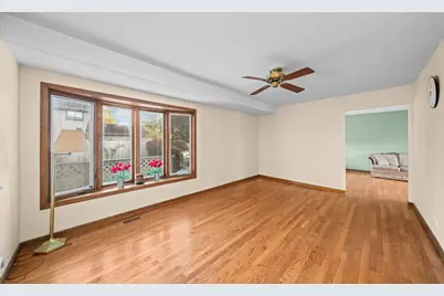 330 Ventura Club Drive, Roselle, IL 60172 - Photo 7