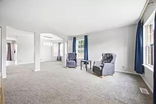 193 Bloomfield Dr, Woodstock, IL 60098 - Photo 3