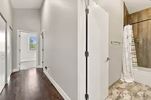 5200 W Eddy St, Chicago, IL 60641 - Photo 23