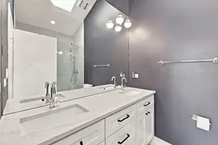 5200 W Eddy St, Chicago, IL 60641 - Photo 29