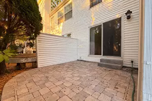 110 Pembroke Cir, Lake Bluff, IL 60044 - Photo 43