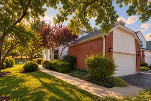 110 Pembroke Cir, Lake Bluff, IL 60044 - Photo 1