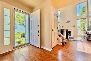110 Pembroke Cir, Lake Bluff, IL 60044 - Photo 5