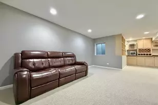 110 Pembroke Cir, Lake Bluff, IL 60044 - Photo 41