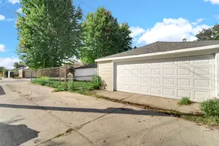 8755 S Merrill Ave, Chicago, IL 60617 - Photo 33