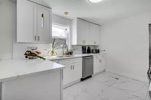 8755 S Merrill Ave, Chicago, IL 60617 - Photo 13