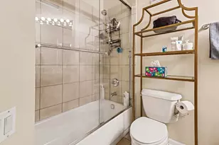 225 W Huron St, Chicago, IL 60654 - Photo 15