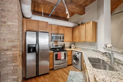 225 W Huron Street #306, Chicago, IL 60654 - Photo 7