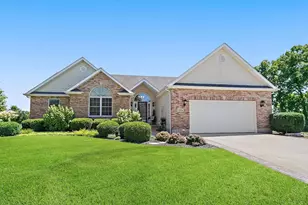 1426 Beach Ln, Sycamore, IL 60178 - Photo 1