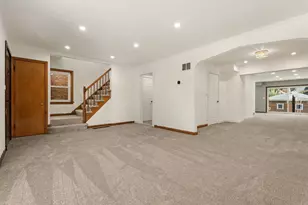 6155 N Meade Ave, Chicago, IL 60646 - Photo 3