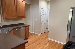 924 Elizabeth Dr, Streamwood, IL 60107 - Photo 9