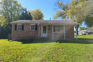 945 N Brinton Ave, Dixon, IL 61021 - Photo 1
