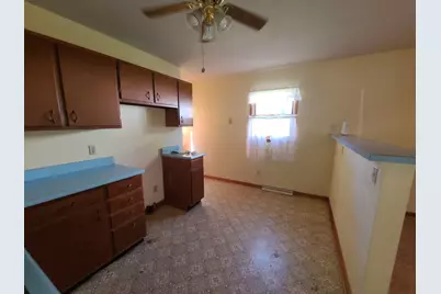 945 N Brinton Avenue, Dixon, IL 61021 - Photo 11