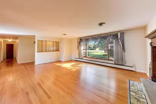 102 W Stratford Pl, Mount Prospect, IL 60056 - Photo 5