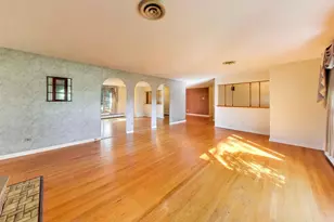 102 W Stratford Pl, Mount Prospect, IL 60056 - Photo 7