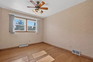 1916 Laura Ln, Des Plaines, IL 60018 - Photo 17