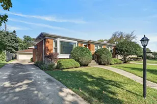 1916 Laura Ln, Des Plaines, IL 60018 - Photo 3