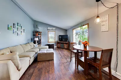 2615 Forest Glen Parkway, Woodridge, IL 60517 - Photo 3