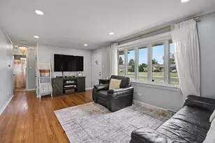 8615 Lawler Ave, Burbank, IL 60459 - Photo 3