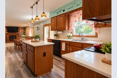 2205 Jordan Lane, Elgin, IL 60123 - Photo 7