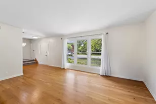 8425 Creekside Ln, Darien, IL 60561 - Photo 5