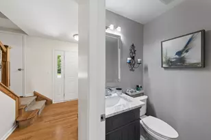 8425 Creekside Ln, Darien, IL 60561 - Photo 13