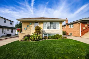 7932 Melvina Ave, Burbank, IL 60459 - Photo 1