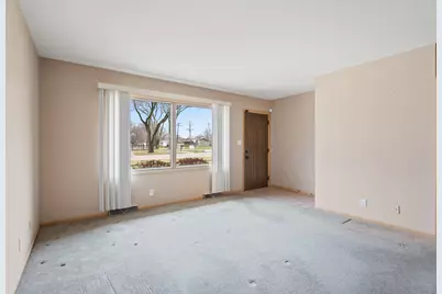 537-541 N Edgelawn Drive #541, Aurora, IL 60506 - Photo 5