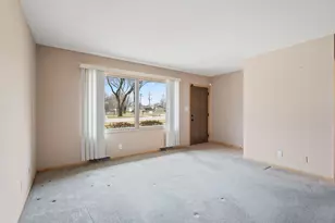 537-541 N Edgelawn Dr, Aurora, IL 60506 - Photo 5