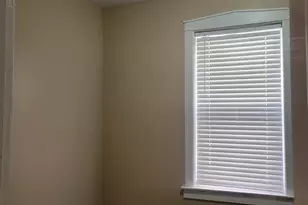 8345 S Manistee Ave, Chicago, IL 60617 - Photo 5