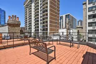 82 E Elm St, Chicago, IL 60611 - Photo 17