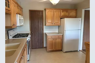 212 Memory Lane #4, Westmont, IL 60559 - Photo 5