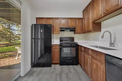 8 Gant Circle #B, Streamwood, IL 60107 - Photo 7