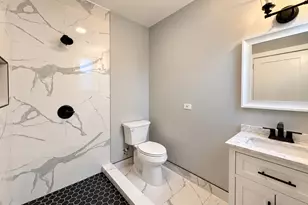2845 W 36th St, Chicago, IL 60632 - Photo 17